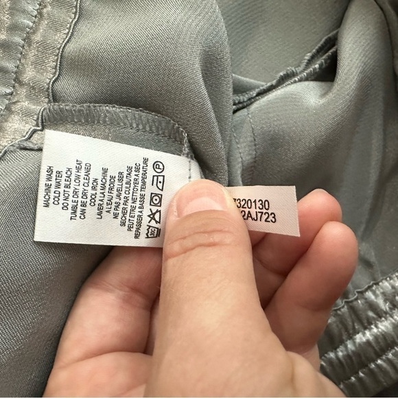 NWOT Boston Proper Silver Elastic Waist Pull-on Pants Straight leg Cargo Pockets - Picture 14 of 15